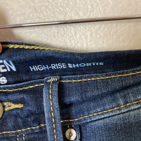 3/$20 Levis Denizen High Rise Shorts Size 0/2 - Picture 3 of 4